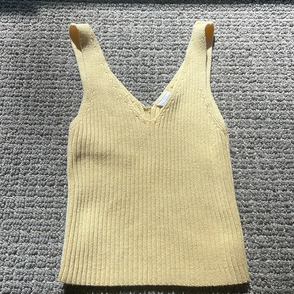 Tops - Yellow knit tank top